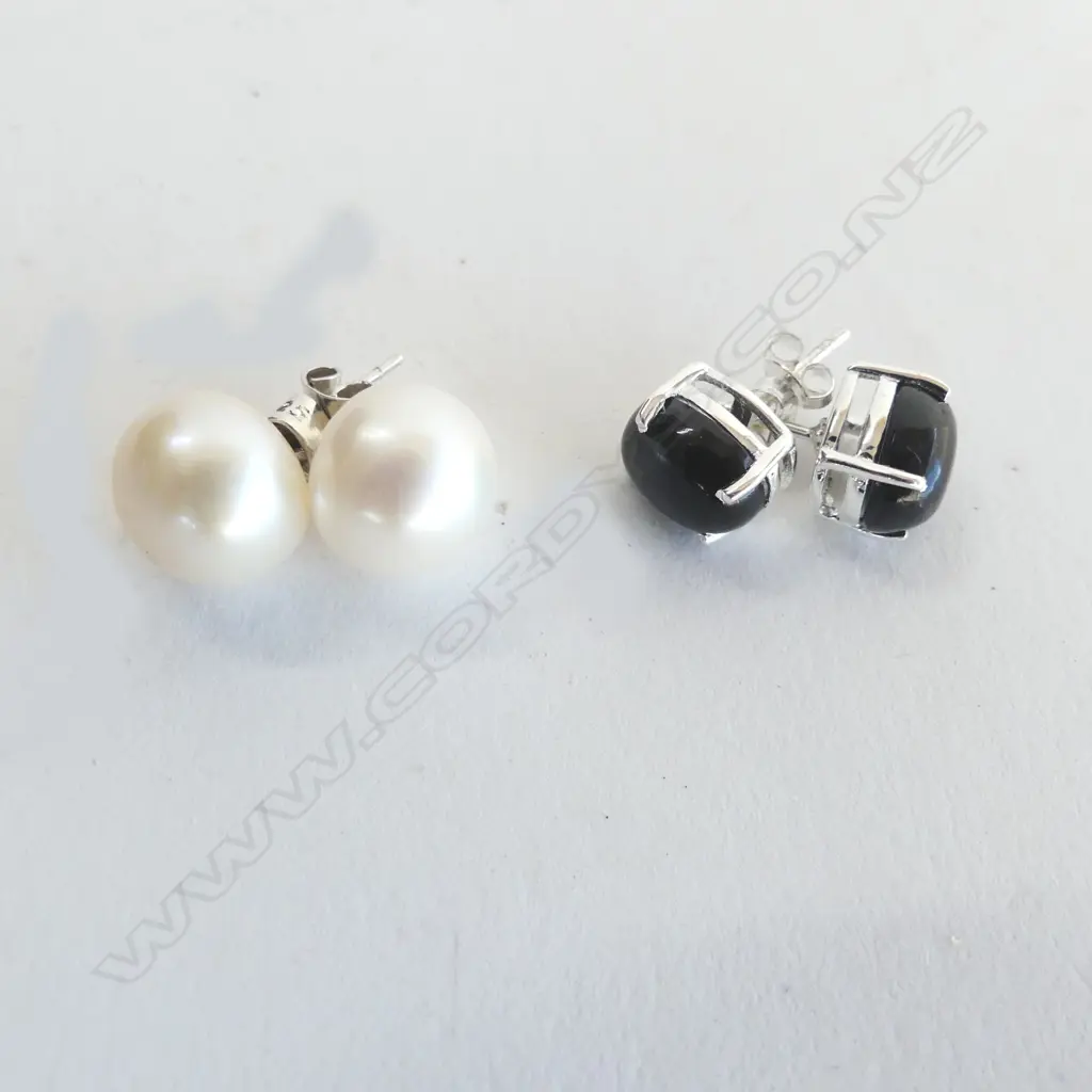 2 PRS SILVER EARRINGS; FRESHWATER PEARL & DEEP BLUE LABRODORITE STUDS Image 1++