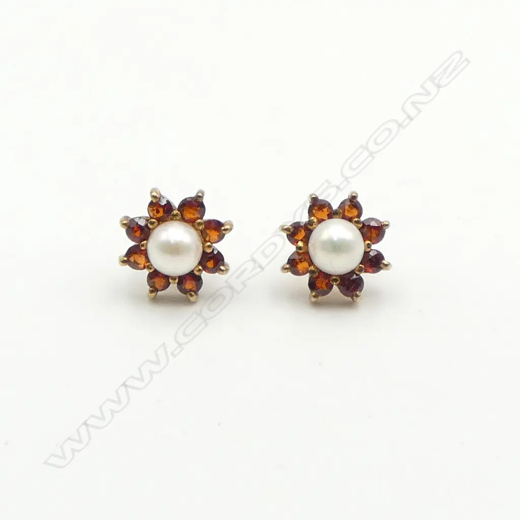 (22) PAIR 9CT GOLD GARNET AND PEARL EARRINGS VALUATION ATTACHED Image 1++