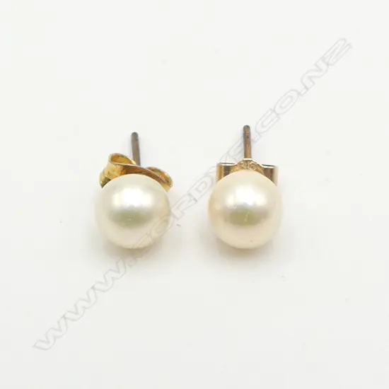 (21) PAIR 9CT GOLD AND PEARL EARRINGS STUDS VALUATION ATTACHED