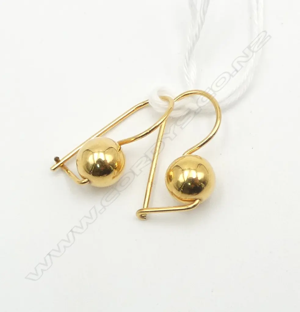 (29) PAIR 10CT GOLD BALL EARRINGS 1.6gms VALUATION ATTACHED Image 1++