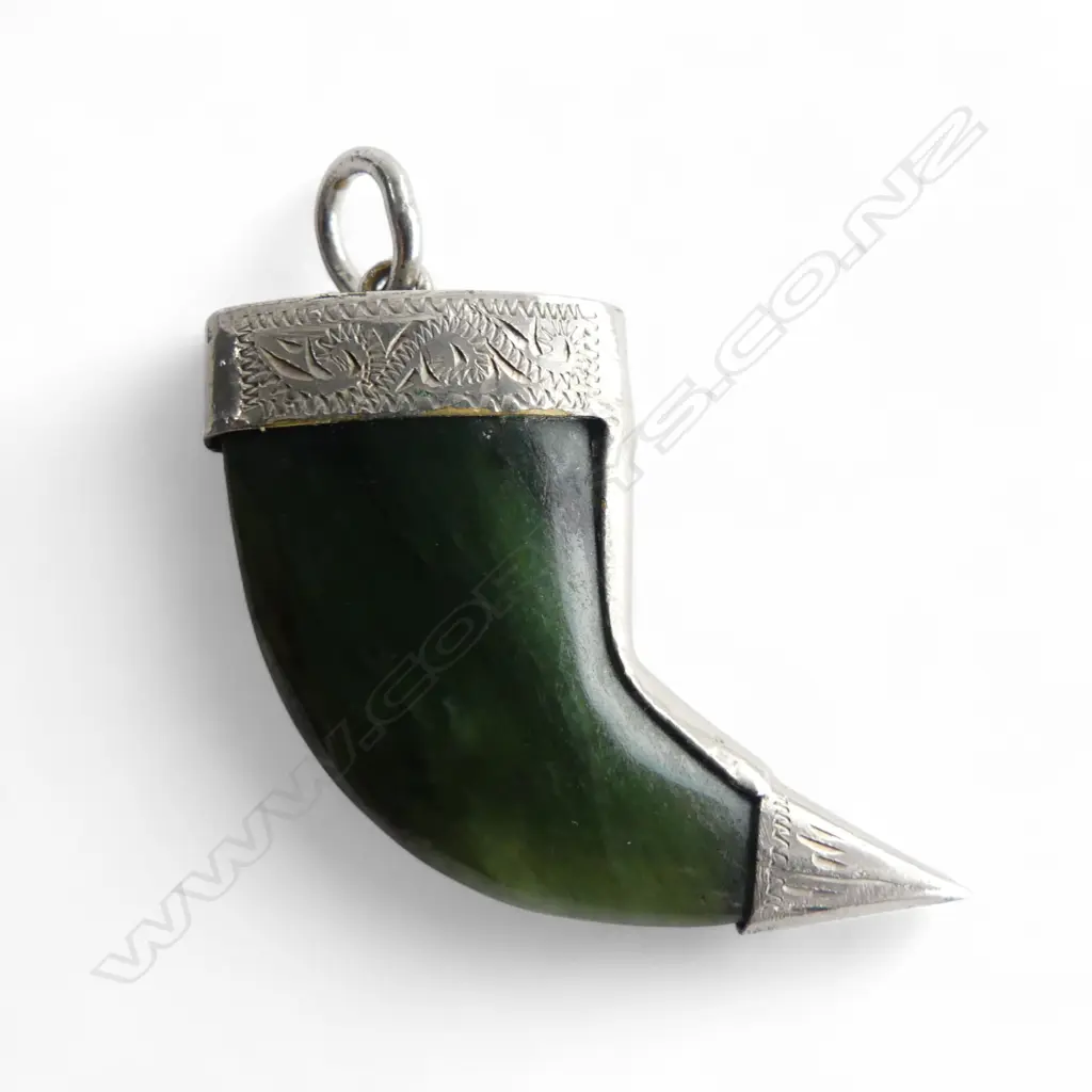 ANTIQUE POUNAMU CLAW PENDANT, SILVER TIPPED Image 1++