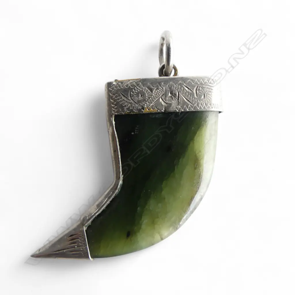 ANTIQUE POUNAMU CLAW PENDANT, SILVER TIPPED Image 1++