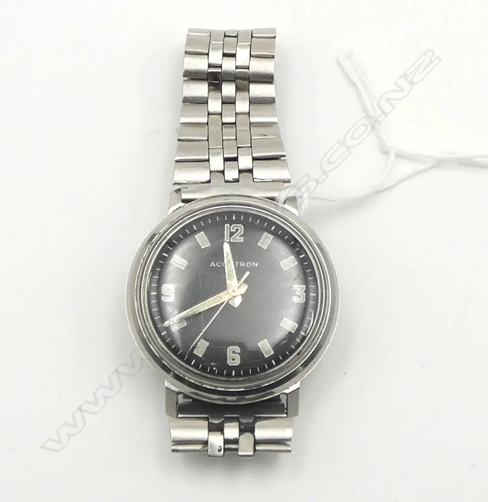 vintage BULOVA ACCUTRON GENT'S WRISTWATCH black dial. Running Image 1++