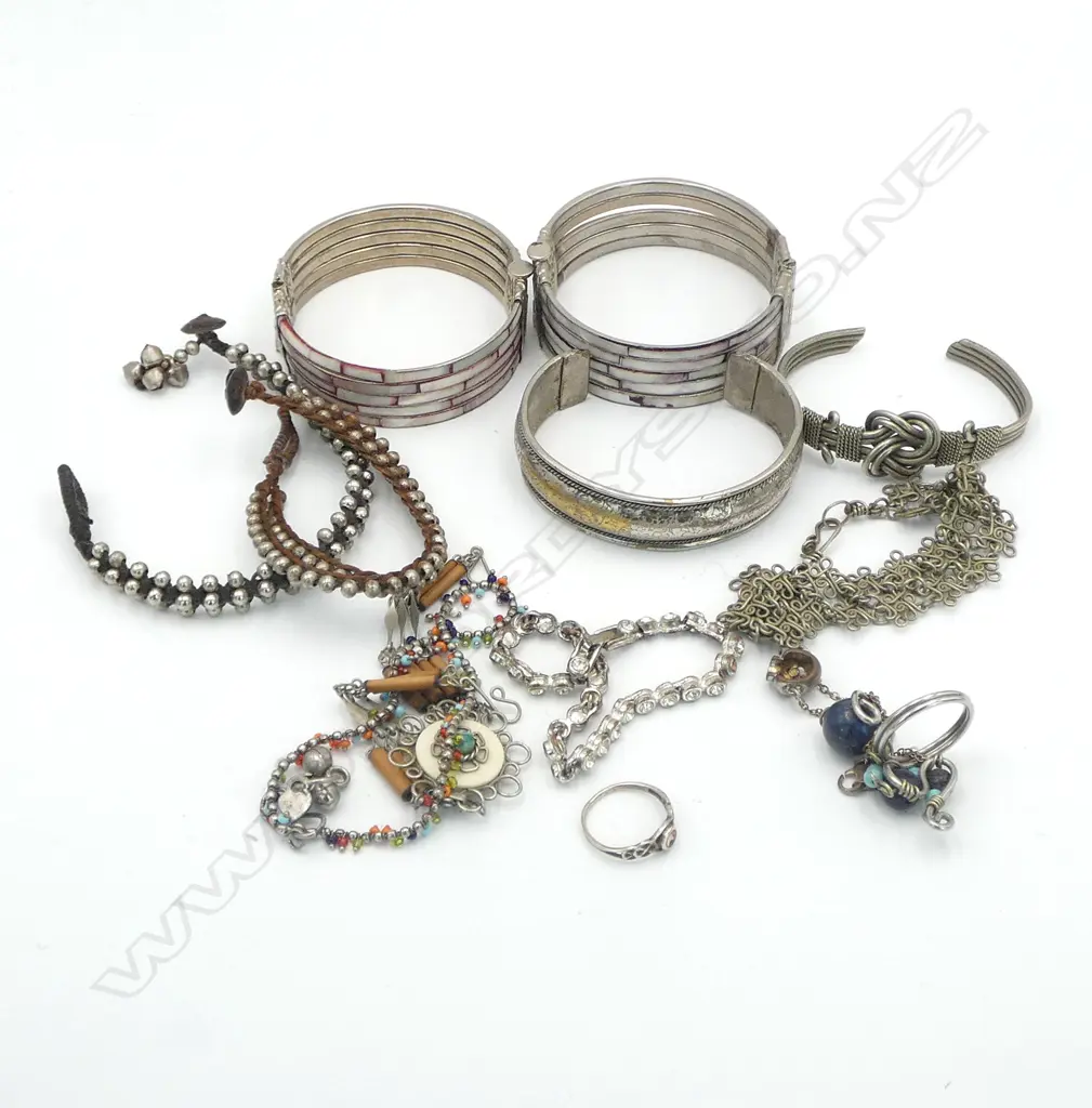ASST. COSTUME JEWELLERY Image 1++