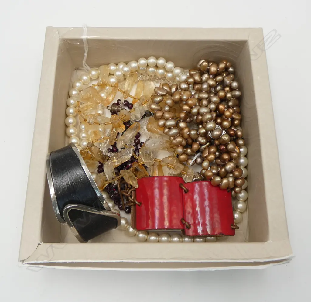 ASST. COSTUME JEWELLERY Image 1++
