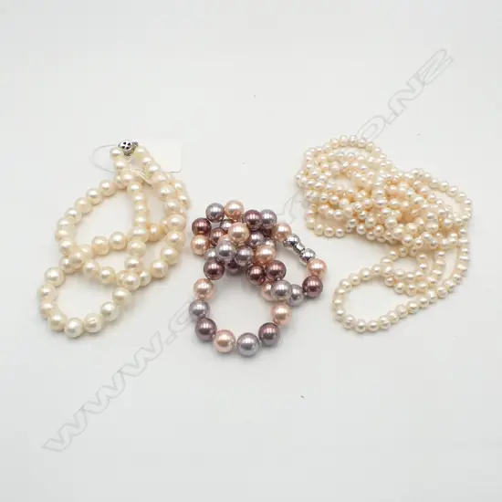 3 PEARL NECKLACES (1 FAUX)