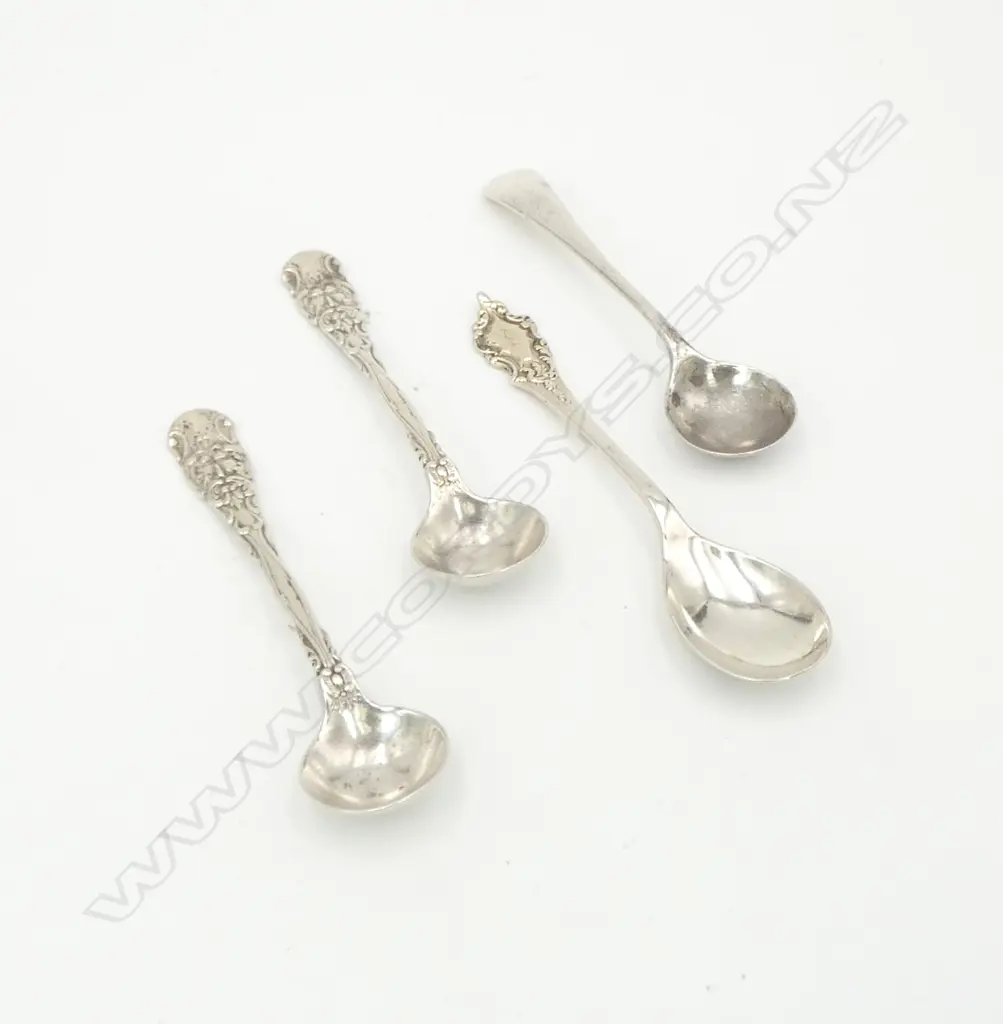 4 SILVER SALT SPOONS: 1pair Birmingham 1908 w mask handles + 2 others. 23.5gms Image 1++