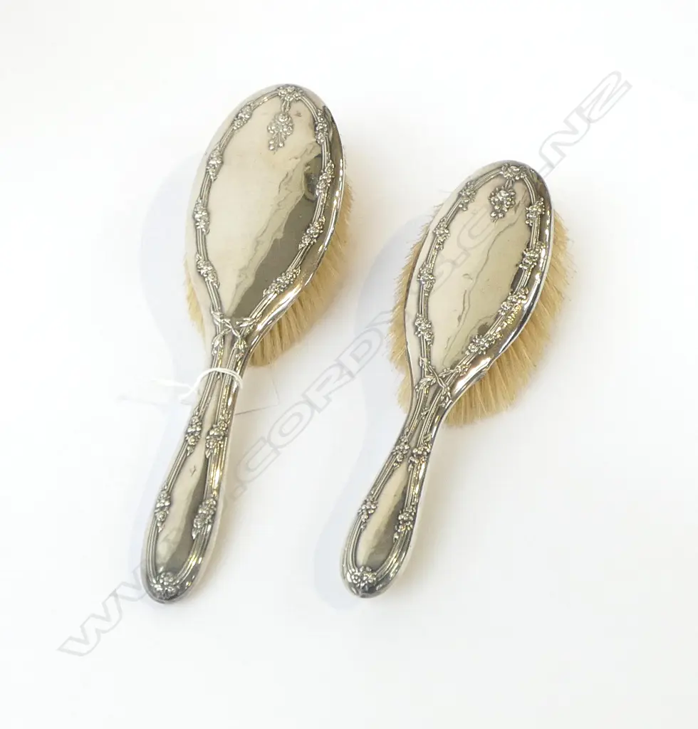 PAIR OF STG SILVER HAIR BRUSHES BIRMINGHAM 1914, L.280MM L.245MM Image 1++
