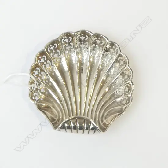 SILVER SCALLOP SHELL FORM DISH Sheffield 1901 52gms
