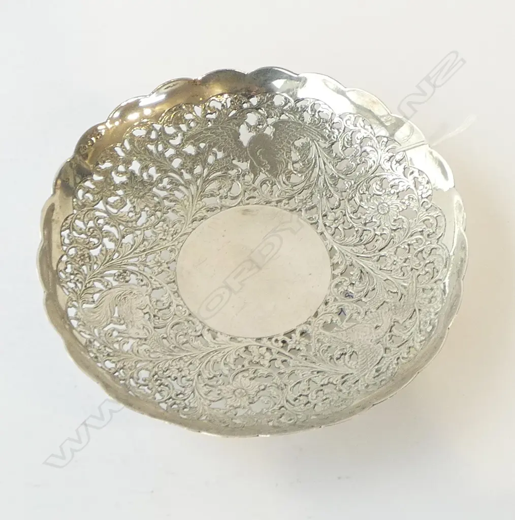 OLD DUTCH SILVER PIERCED DISH hallmarked 1940 186gms Image 1++