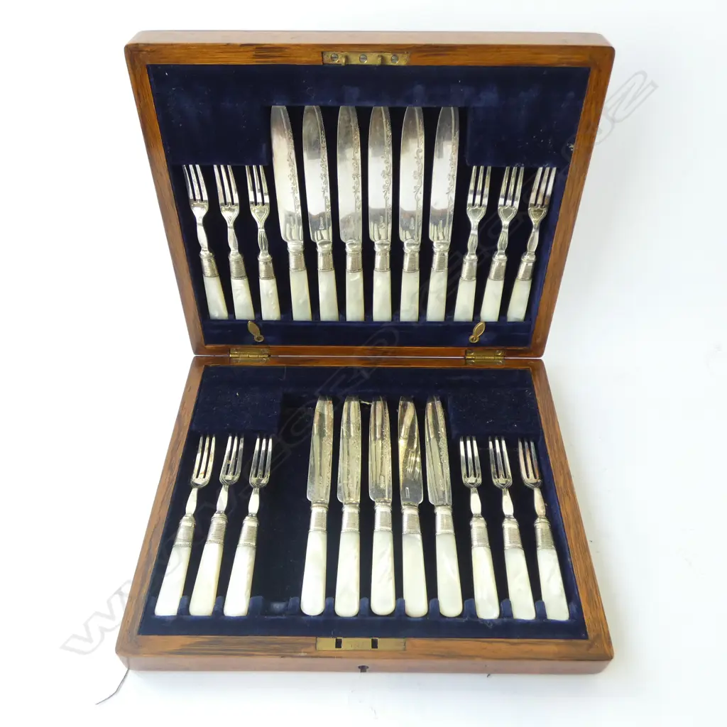 OAK CASED MOP CUTLERY SET missing knife Image 1++