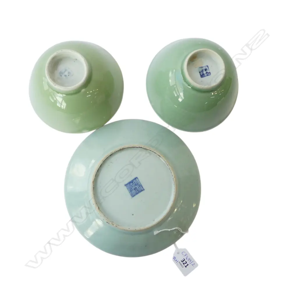 3 PCES CHINESE CELADON; PLATE 185mm dia + 2 BOWLS Image 1++