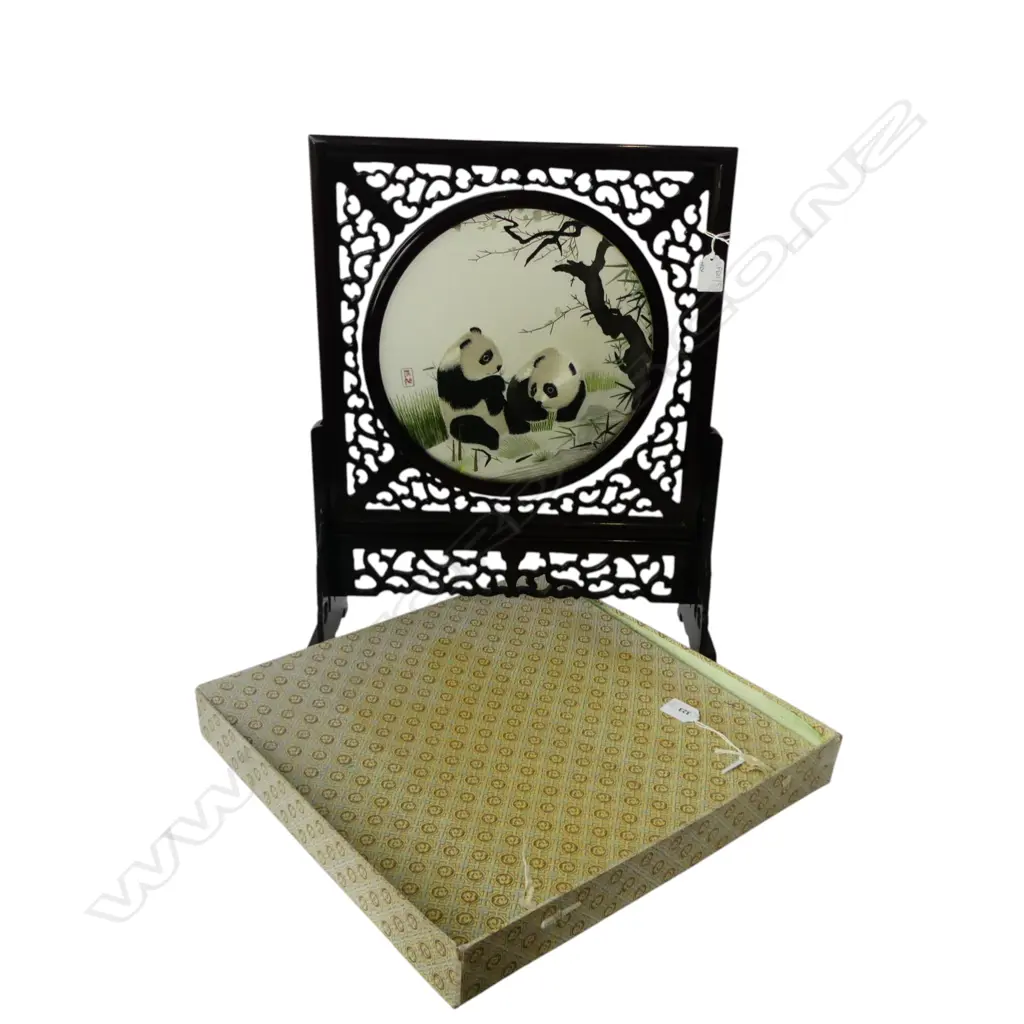 CHINESE SCREEN, PANDA EMBROIDERY H.545mm, BOXED Image 1++