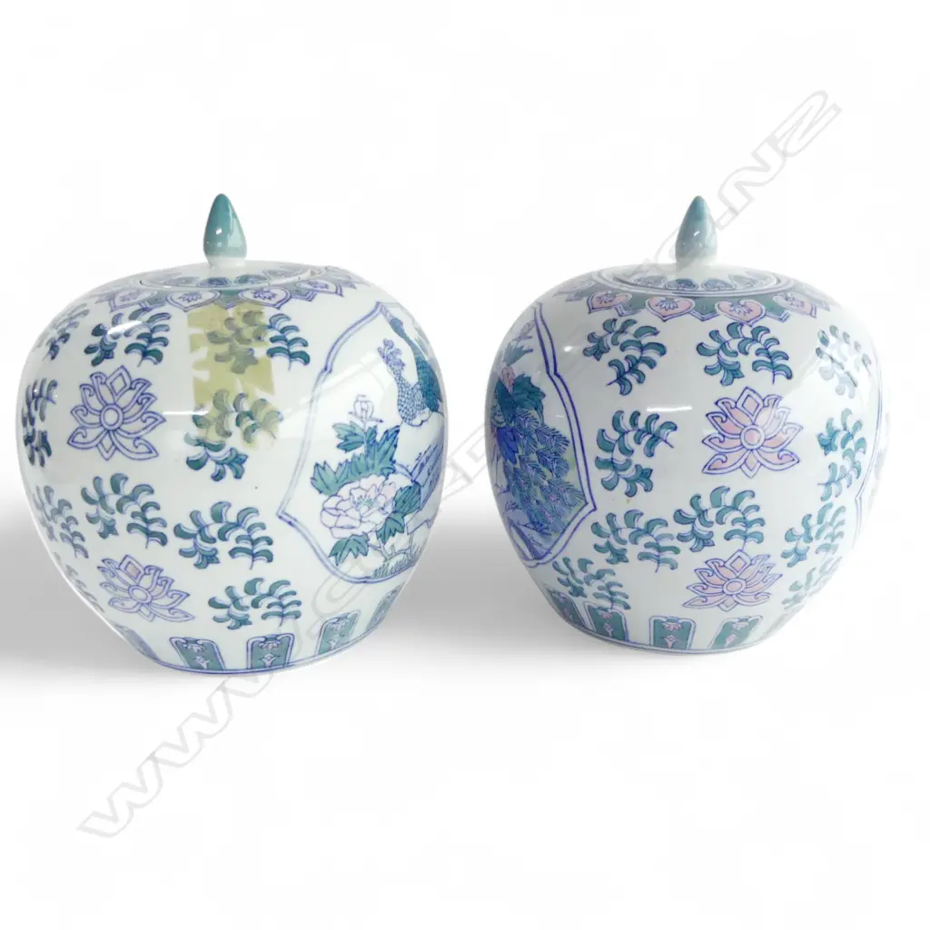 2 CHINESE LIDDED VASES H.210mm Image 1++