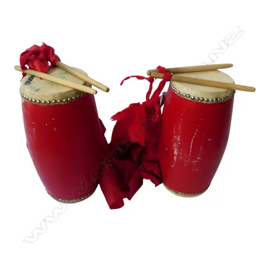 2 CHINESE PERFORMING DRUMS, H.355mm