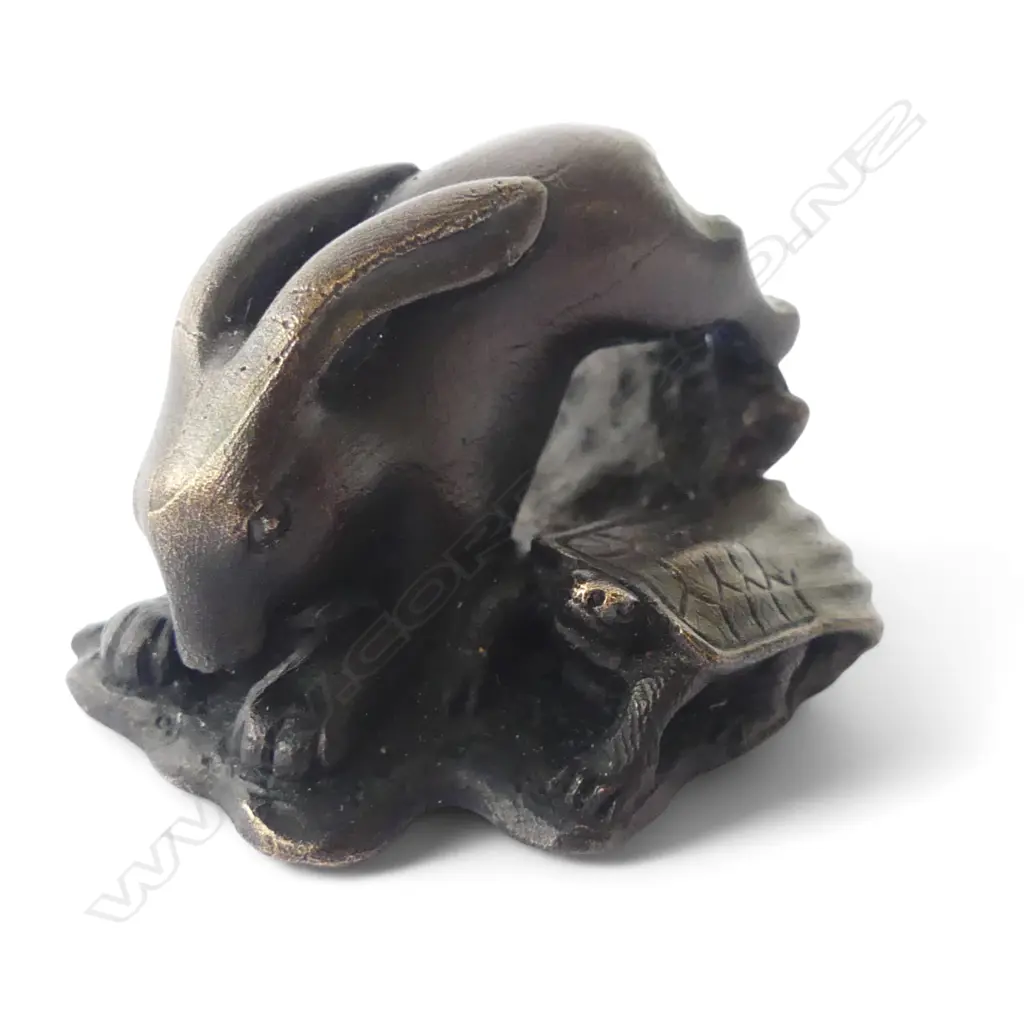 JAPANESE BRONZE RABBIT H.25mm, SIGNED Image 1++