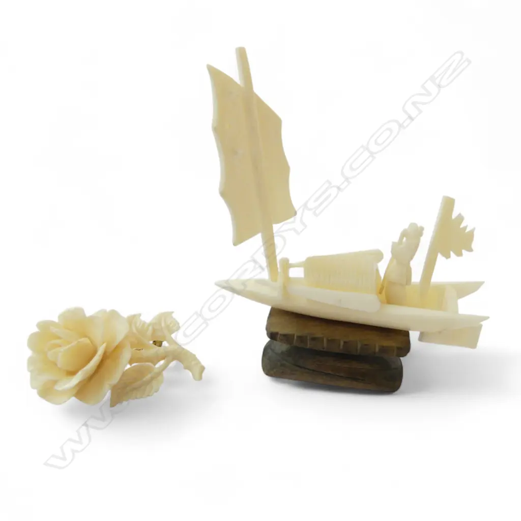 CARVED IVORY JUNK (SAIL BOAT) on stand H.70mm + carved IVORY BROOCH. Image 1++
