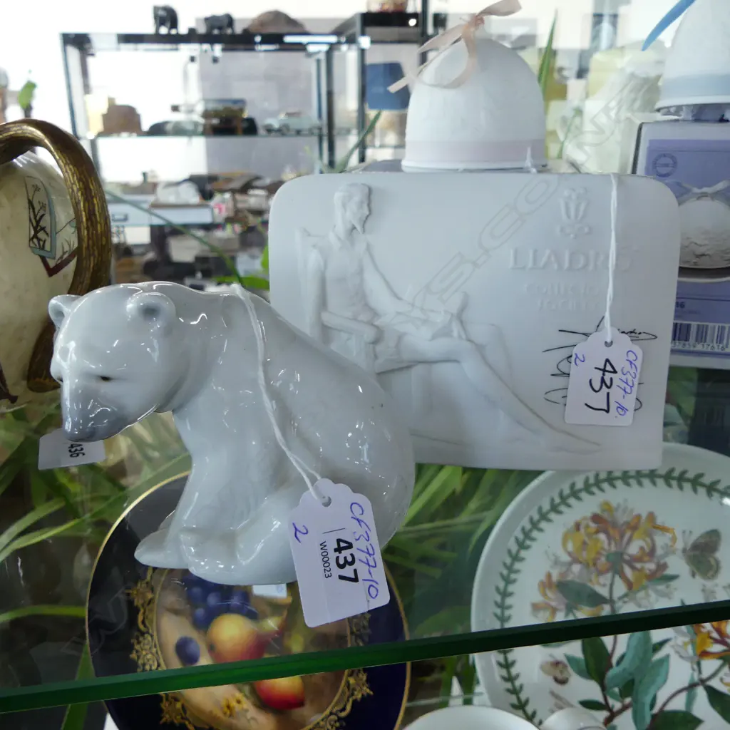 2 LLADRO ITEMS: POLAR BEAR + PLAQUE 'COLLECTOR'S SOCIETY' W.150mm Image 1++
