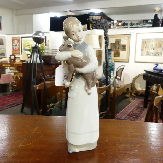 LLADRO BOXED FIGURE GIRL WITH LAMB H.215mm
