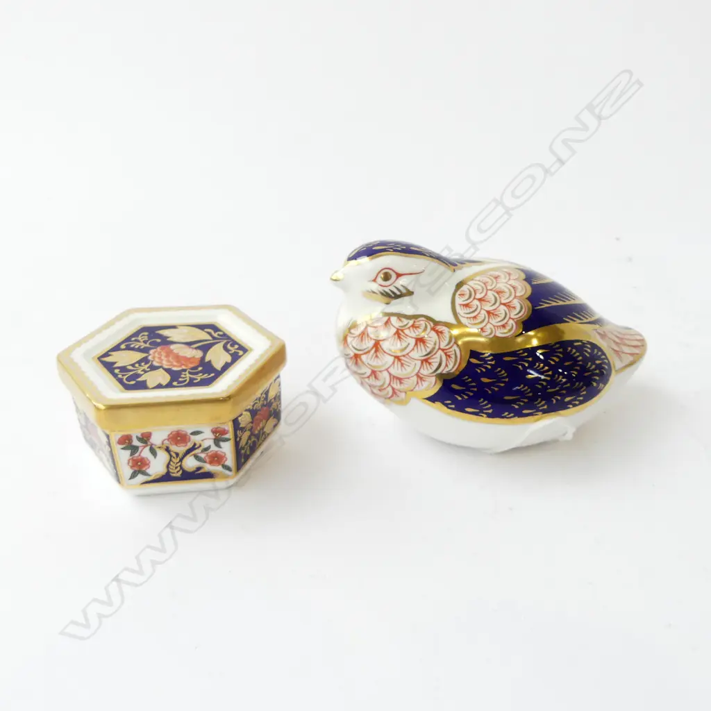 2 ROYAL CROWN DERBY Imari PIECES: BIRD PAPER WEIGHT + small LIDDED BOX Image 1++