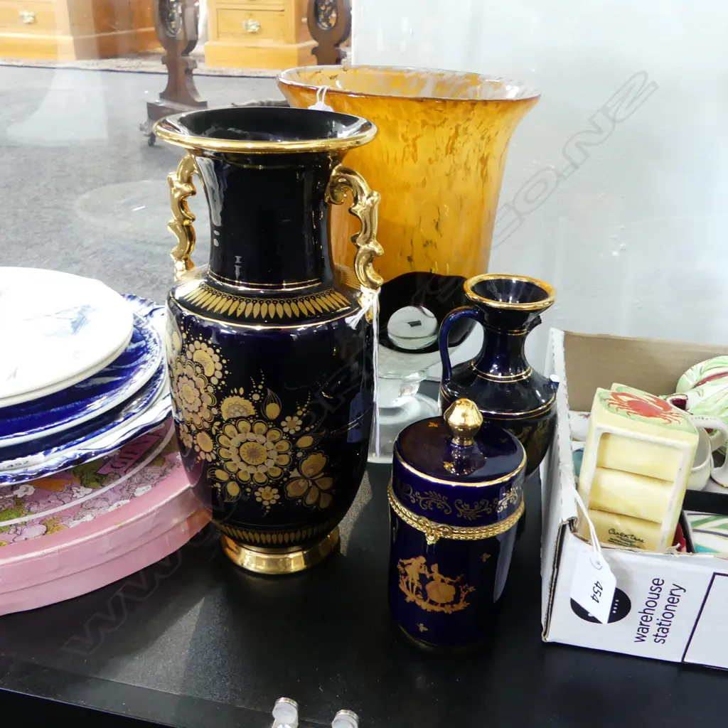 3 PCS GREEK BLUE/GOLD CERAMIC WARE & LRG ART GLASS VASE, H.270mm fault Image 1++