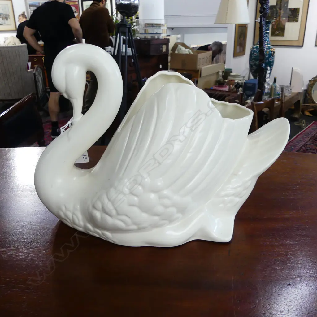 CROWN LYNN LG WHITE SWAN #170 L.310mm HAIRLINE TO BASE Image 1++