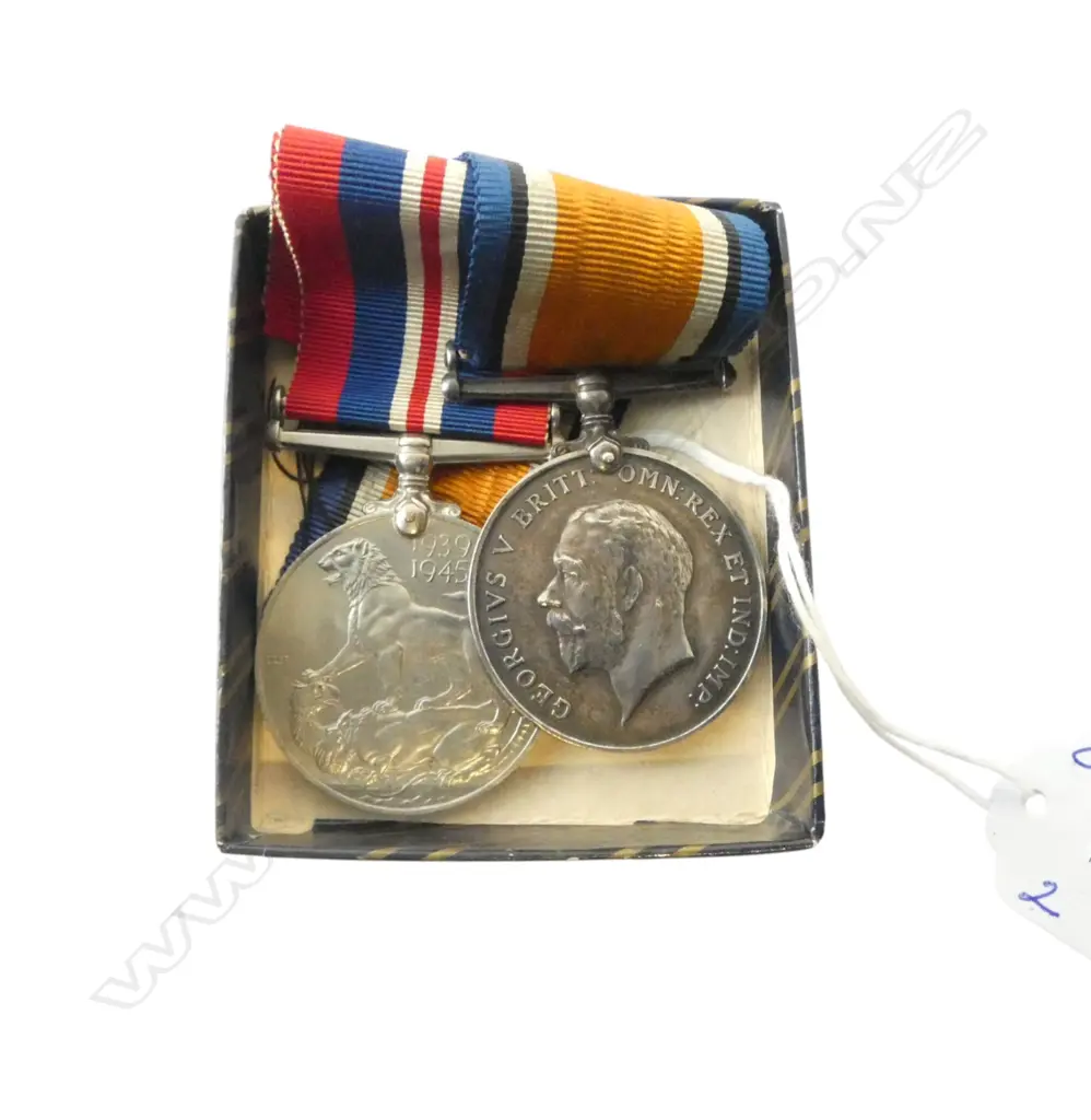 WWI BRITISH SERVICE MEDAL, SILVER, 1914-1918 (33.8gm) & WWII SERVICE MEDAL 1939-45 Image 1++