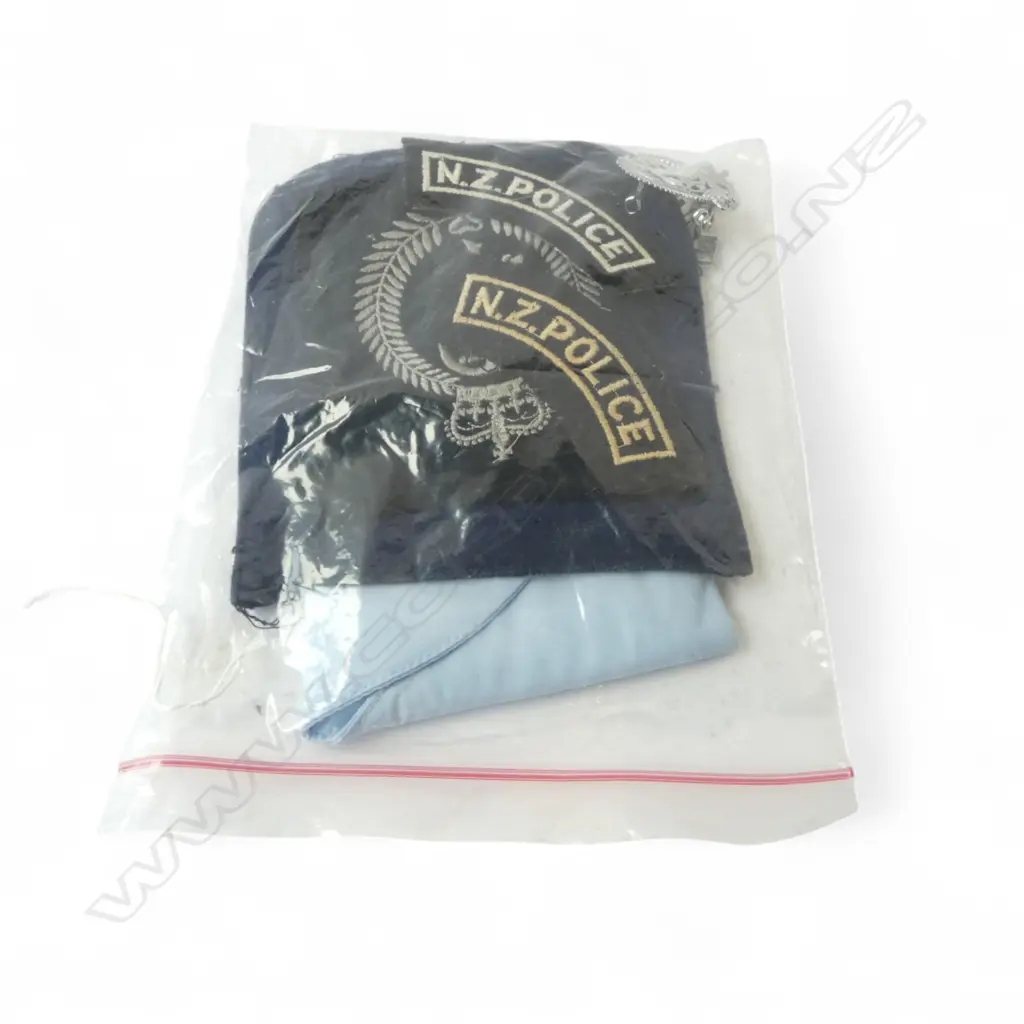 NZ POLICE BADGES - OBSOLETE QEII Image 1++
