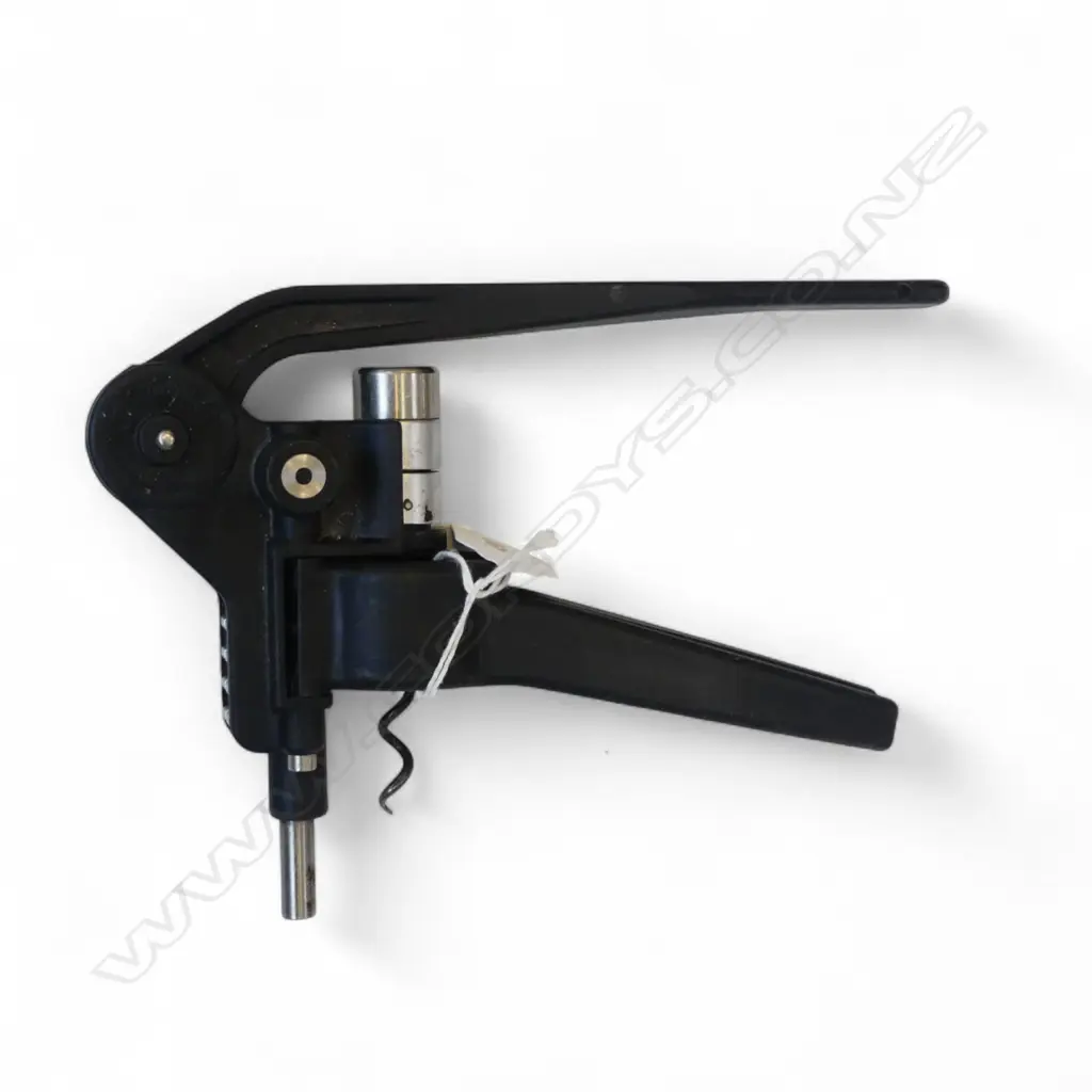 'SCREWPULL' BOTTLE OPENER Image 1++