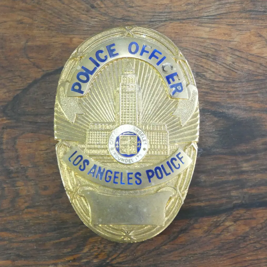 ASST. VINTAGE; 4 NZ WWII BADGES + OTHER, LA POLICE BADGE, NZ MILITARY POLICE PLAQUE, GOLD PLATED MEDAL ETC Image 1++