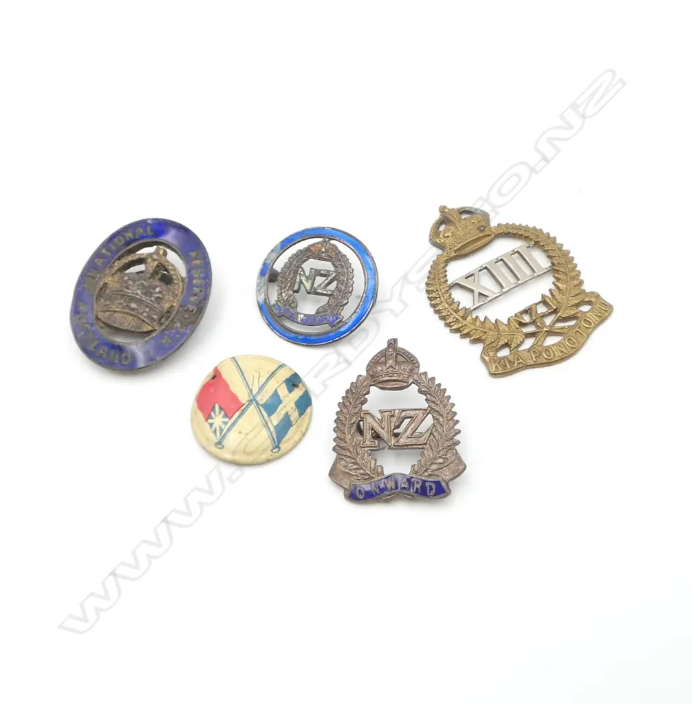 ASST. VINTAGE; 4 NZ WWII BADGES + OTHER, LA POLICE BADGE, NZ MILITARY POLICE PLAQUE, GOLD PLATED MEDAL ETC Image 1++