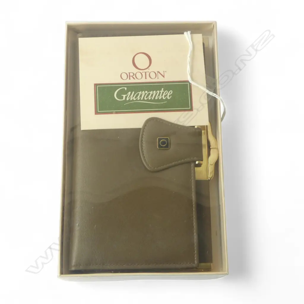 OROTON LEATHER PURSE unused in original box with card Image 1++