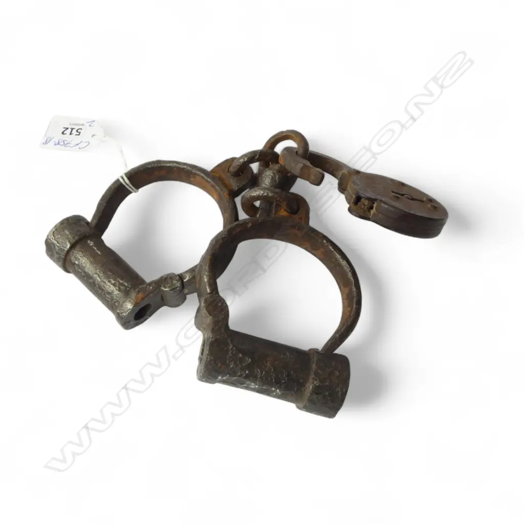 PR OLD IRON HANDCUFFS no key + 'Union' padlock (no key)  Image 1++