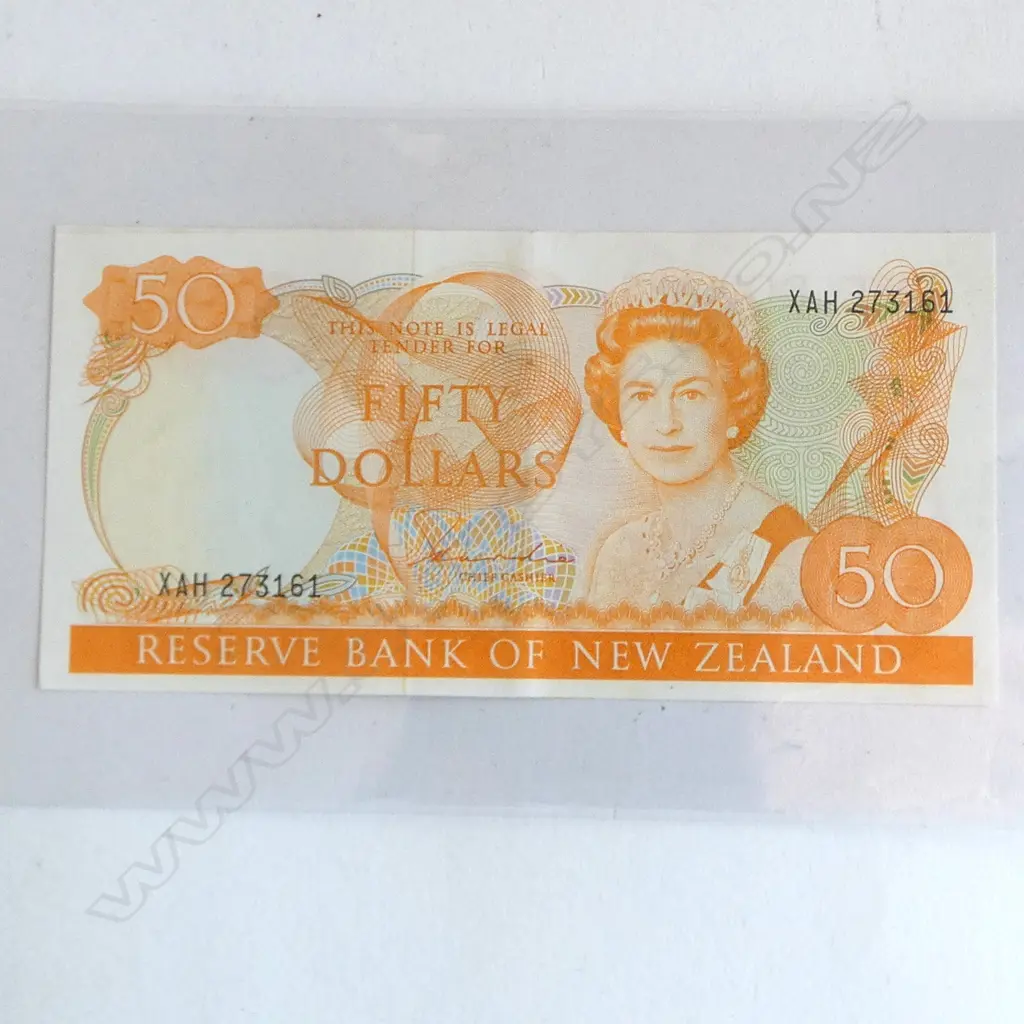 2 SEQUENTIAL NZ $50 NOTES, HARDIE Image 1++