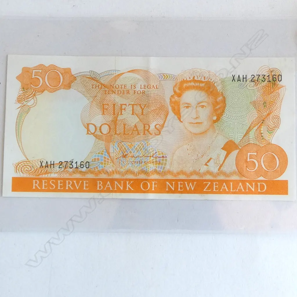 2 SEQUENTIAL NZ $50 NOTES, HARDIE Image 1++