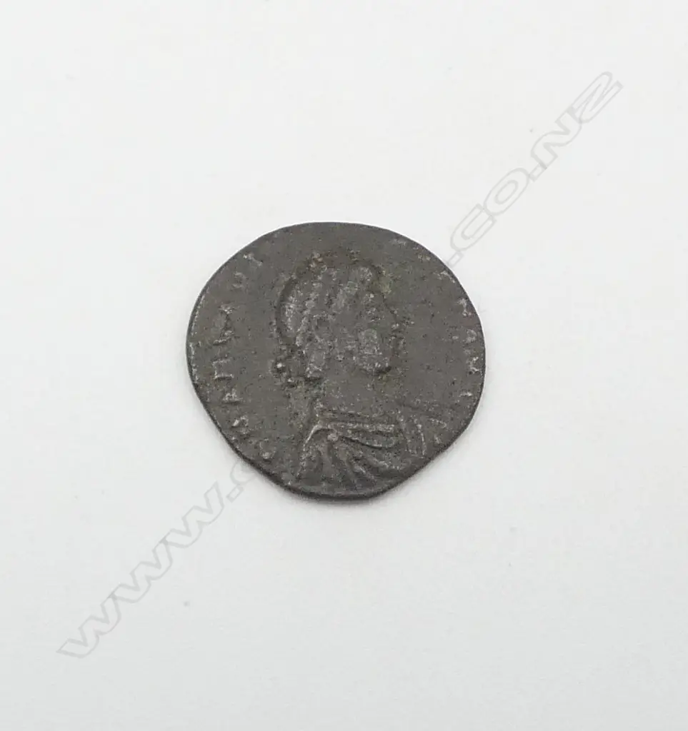 ARCADIUS 383-408 17mm REVERSE EMPEROR CROWNED BY VICTORY Image 1++