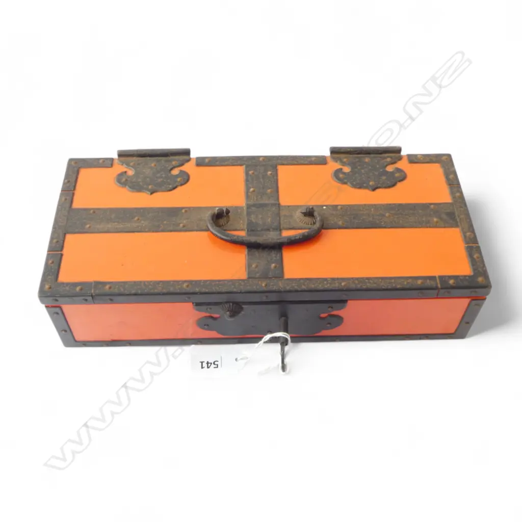 ORIENTAL CONTAINER W.265mm + ASST. COINS MOSTLY NZ 5/10c Image 1++