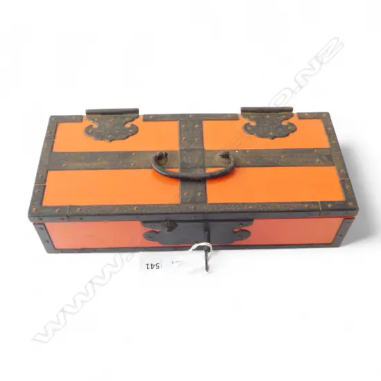 ORIENTAL CONTAINER W.265mm + ASST. COINS MOSTLY NZ 5/10c