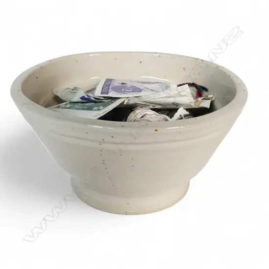 VICT CHINA JELLY MOULD FULL OF MONEY