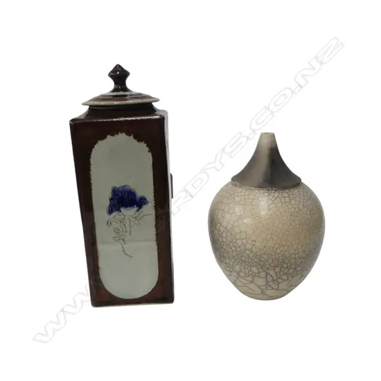 2 N.Z. STUDIO POTTERY PCES H.235mm