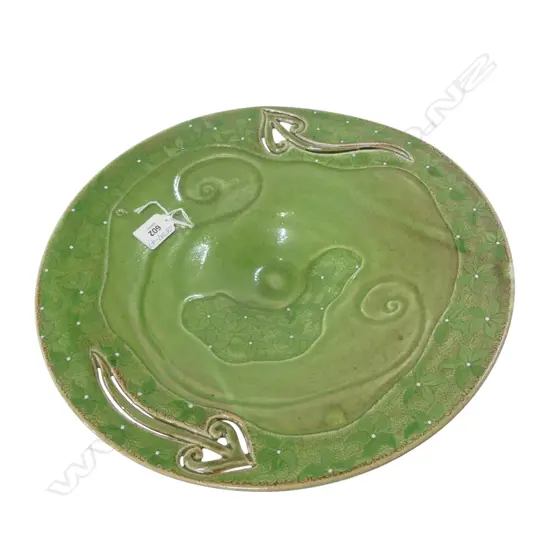 WIDE PALE GRN KEUM SUN LEE DISH w KORU DESIGNS, Dia.380mm