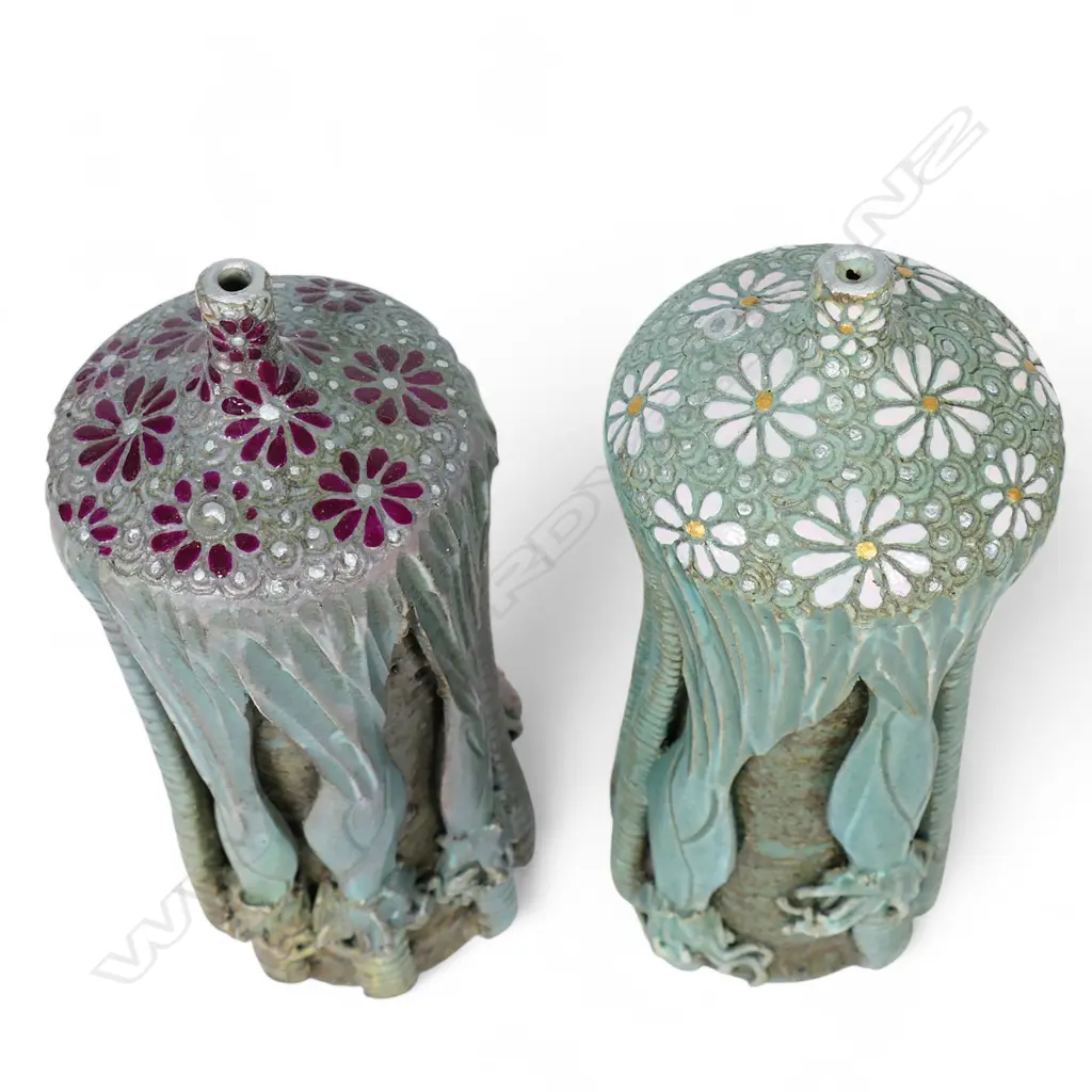 TWO KEUM SUN LEE NIKAU VASES, GREY/GREEN GLAZE, H.210mm Image 1++
