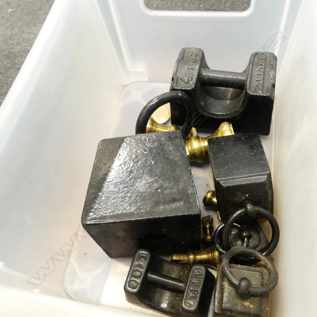 COLLECTION OF ASST. OLD METAL & BRASS WEIGHTS Image 1++
