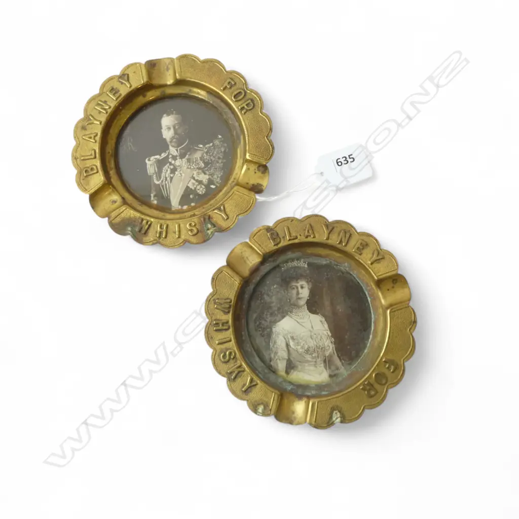 PAIR KING GEORGE V & QUEEN MARY BRASS WHISKY ASHTRAYS C.1910, D.125MM Image 1++