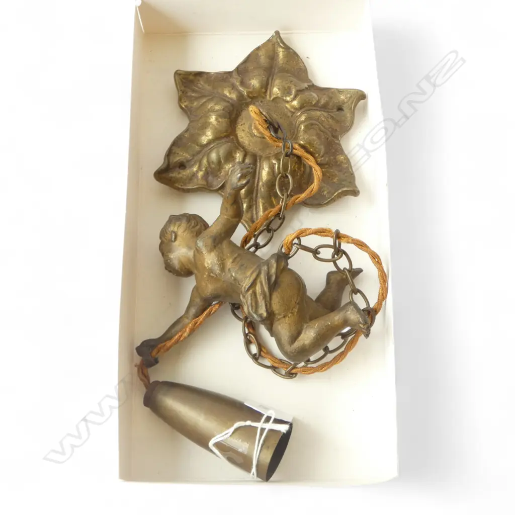 ANTIQUE BRASS CHERUB LIGHT FITTING COMPLETE W. CEILING ROSE, L.500MM  Image 1++