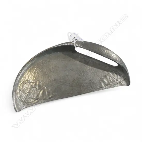 TUDRIC PEWTER ARCHIBALD KNOX DESIGN CRUMB TRAY LIBERTY SOLKETS STAMP, L.250MM W.115MM