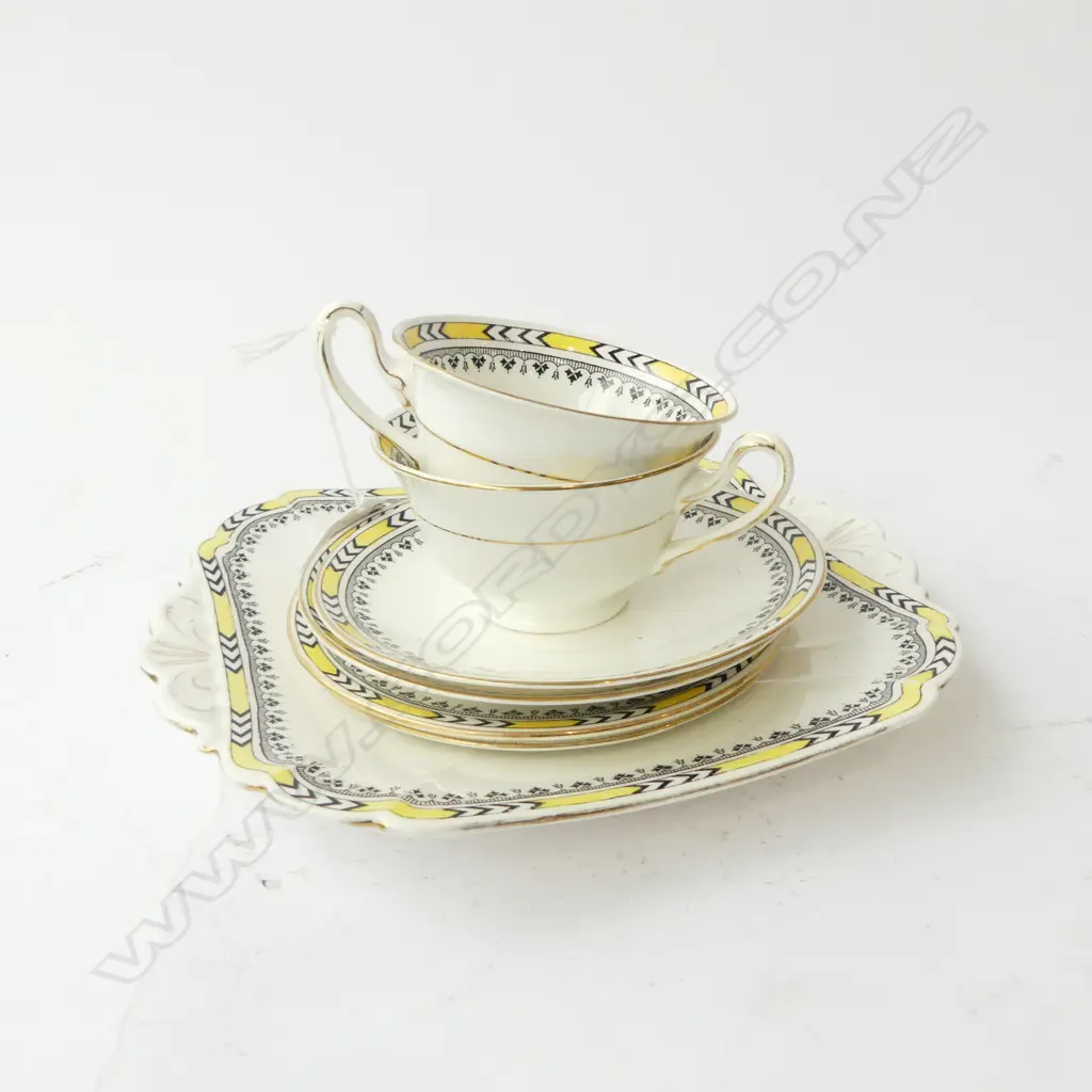 2 SHELLEY CHINA CSPS & CAKE PLATE YELLOW & BLACK PAT Image 1++