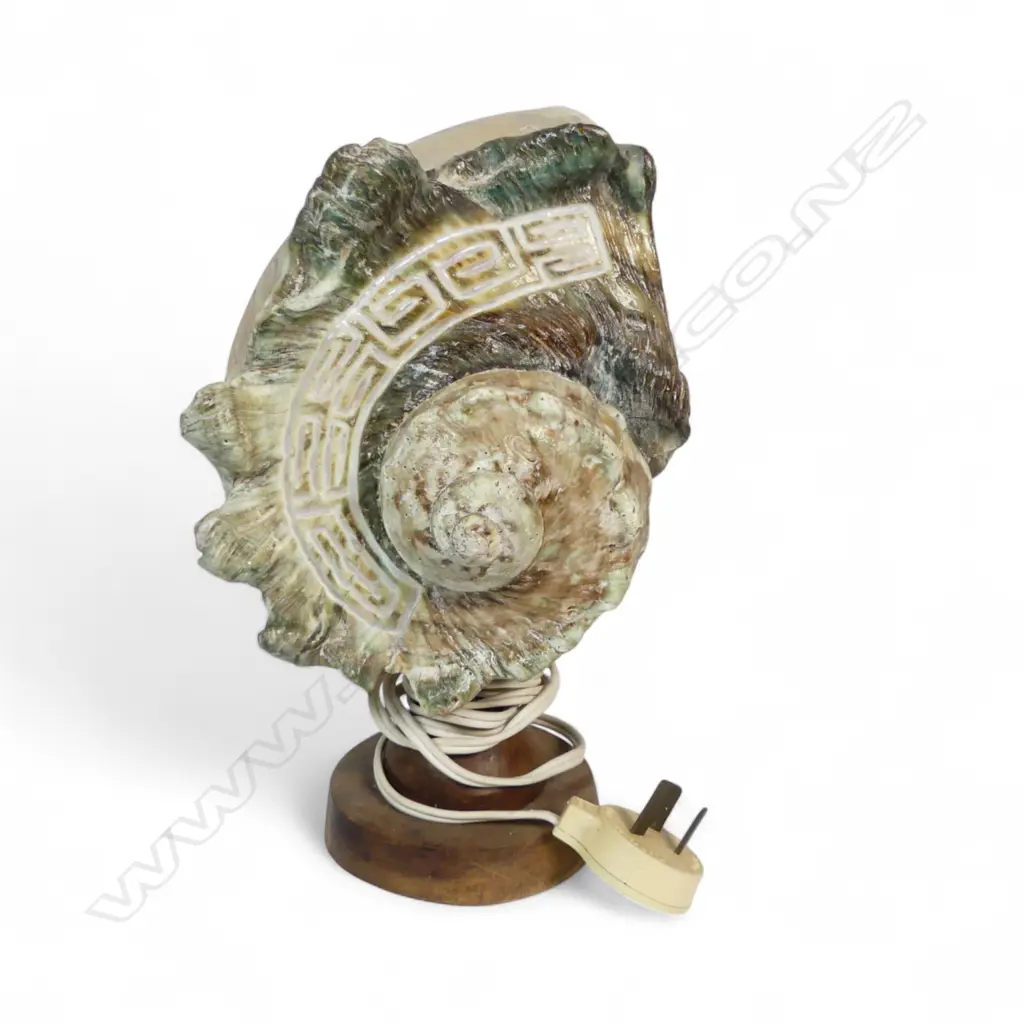 CARVED MOP SHELL TABLE LAMP H240MM Image 1++