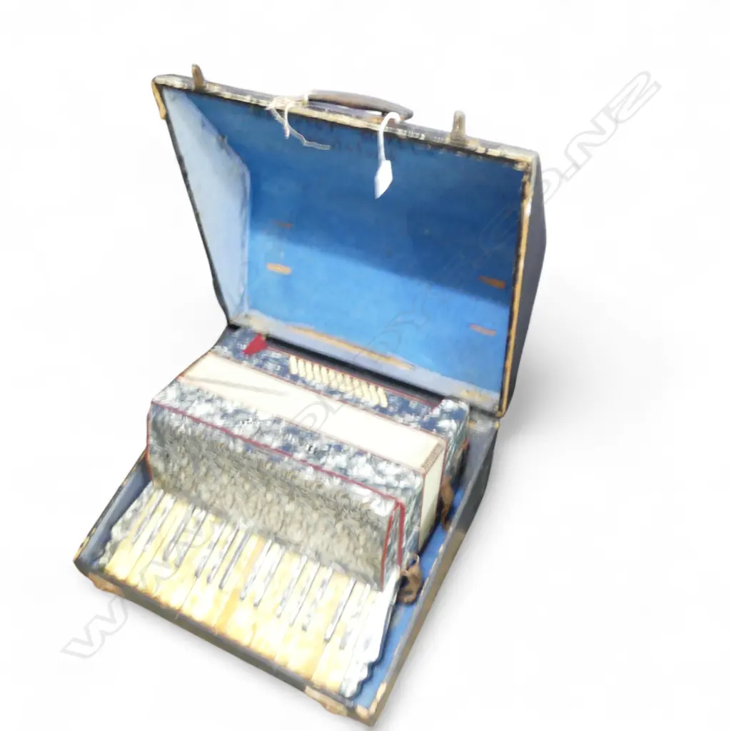 HORCH ACCORDION, CASED Image 1++