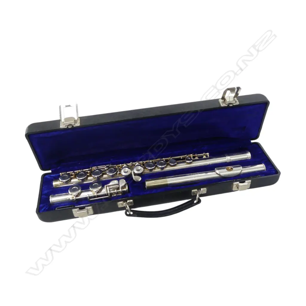 CASED VINTAGE AMERICAN MADE FLUTE Image 1++